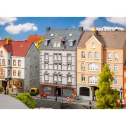 Faller Stadshuis Met Reparatiewerkplaats -130705